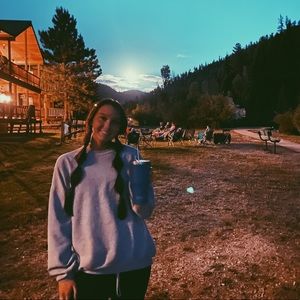 Meet your Posher, Ella